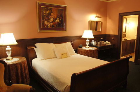 Clifton Motel & Grittleton Lodge - Tourism Search 13