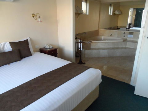 Clifton Motel & Grittleton Lodge - Tourism Search 27