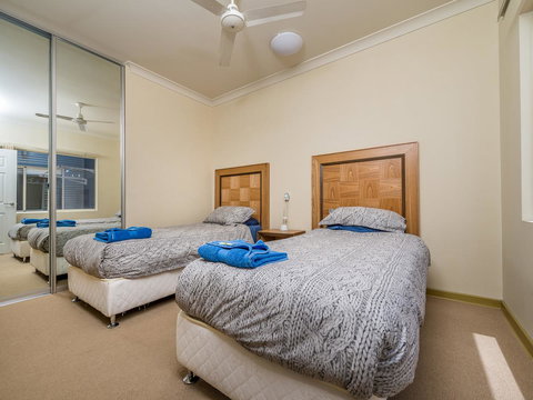 Seafront Unit 60 - Tourism Search 2