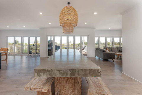 Blue Sky Escapes The Lookout Lancelin - Tourism Search 34