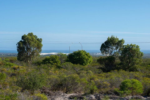 Blue Sky Escapes The Lookout Lancelin - Tourism Search 24