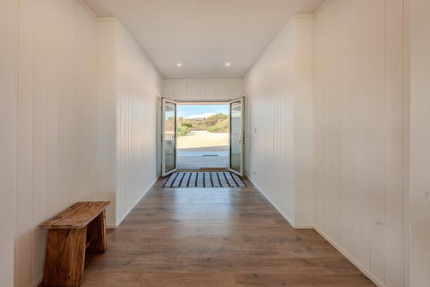 Blue Sky Escapes The Lookout Lancelin - Tourism Search 3