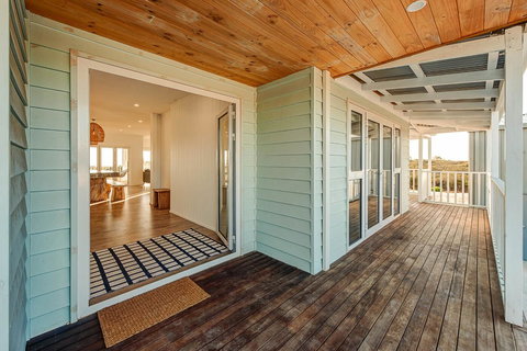 Blue Sky Escapes The Lookout Lancelin - Tourism Search 4