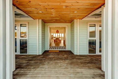 Blue Sky Escapes The Lookout Lancelin - Tourism Search 19
