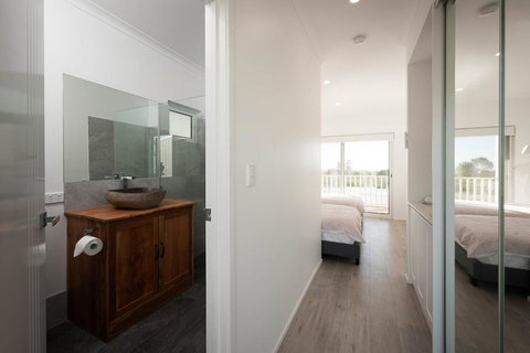 Blue Sky Escapes The Lookout Lancelin - Tourism Search 11