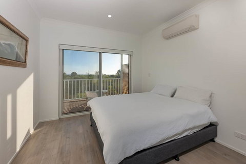 Blue Sky Escapes The Lookout Lancelin - Tourism Search 14