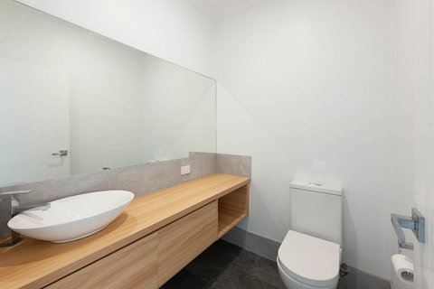 Blue Sky Escapes The Lookout Lancelin - Tourism Search 9