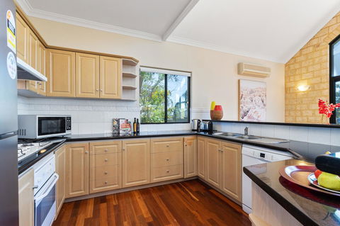 Swanview Ardross Shortstays - Tourism Search 7