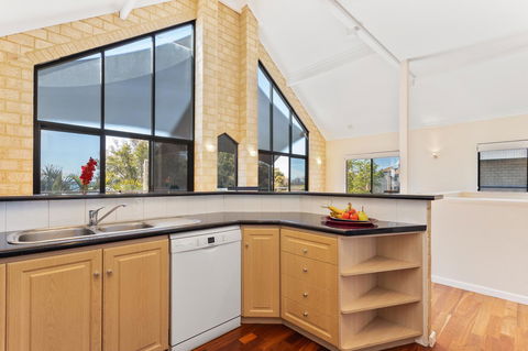 Swanview Ardross Shortstays - Tourism Search 8