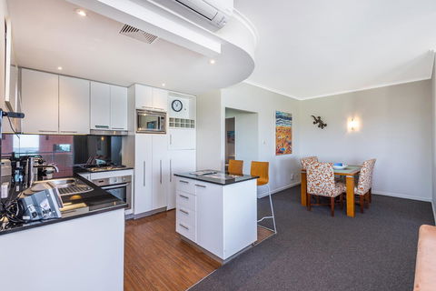 A 406 FANTASTIC OCEAN BEACH And MARINA VIEW APT - MANDURAH - Tourism Search 21