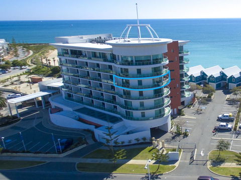 A 406 FANTASTIC OCEAN BEACH And MARINA VIEW APT - MANDURAH - Tourism Search 24