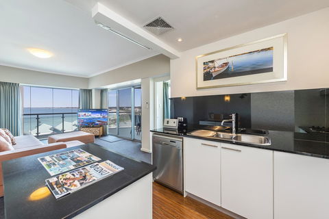 A 406 FANTASTIC OCEAN BEACH And MARINA VIEW APT - MANDURAH - Tourism Search 18