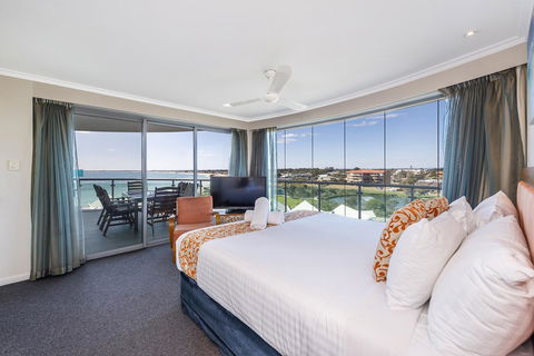 A 406 FANTASTIC OCEAN BEACH And MARINA VIEW APT - MANDURAH - Tourism Search 13