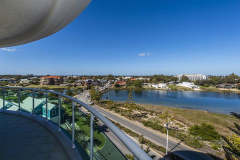 A 406 FANTASTIC OCEAN BEACH And MARINA VIEW APT - MANDURAH - Tourism Search 11