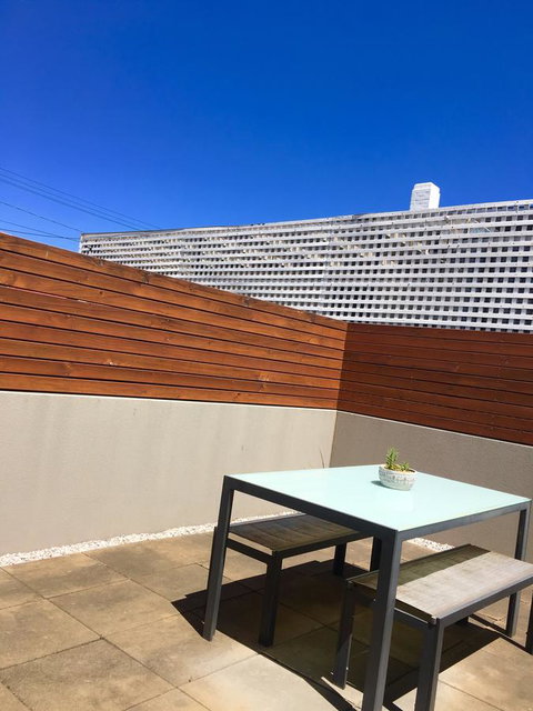 Sandy Bay Studio Apartment - Tourism Search 12