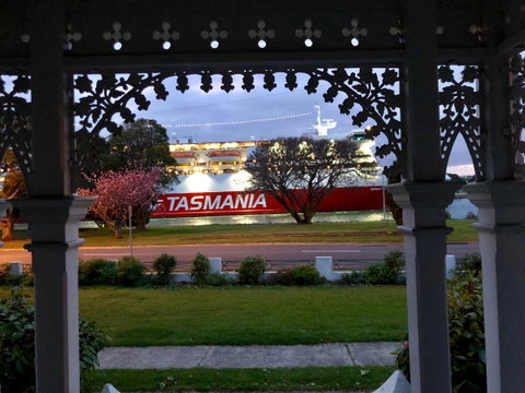 Riverbank Villa - Tourism Search 0