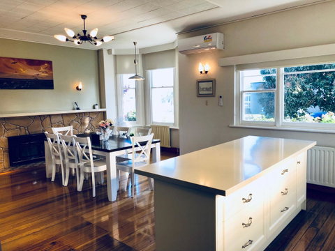 Riverbank Villa - Tourism Search 4