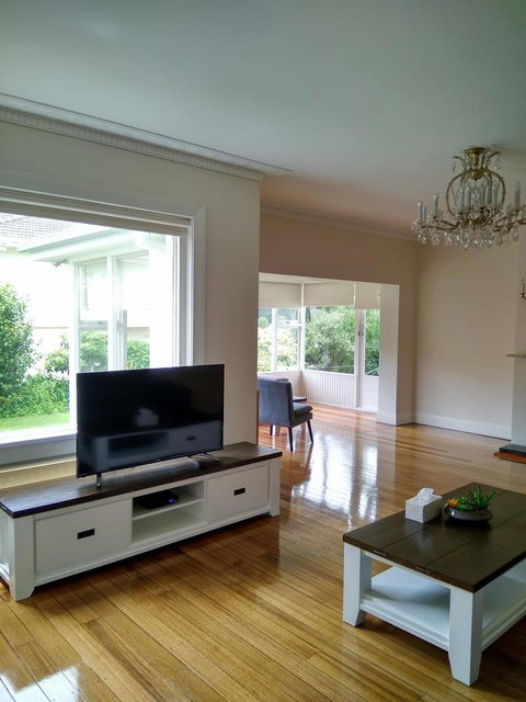 Riverbank Villa - Tourism Search 19