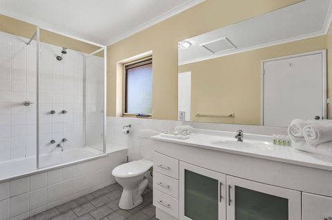 Elphin Serviced Apartments - Tourism Search 38