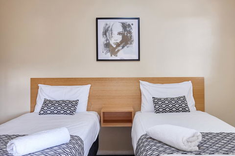 Elphin Serviced Apartments - Tourism Search 3