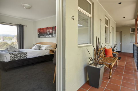Elphin Serviced Apartments - Tourism Search 35