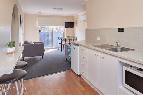 Elphin Serviced Apartments - Tourism Search 8