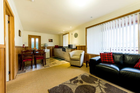 Driftwood Strahan Villas - Tourism Search 7