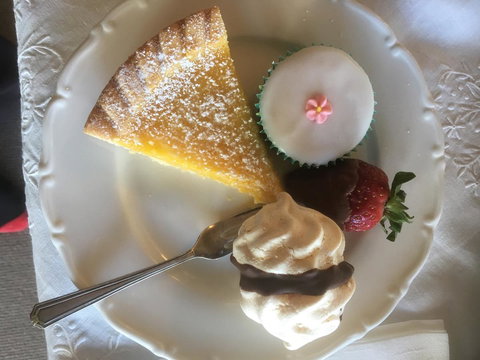 House On The Hill Bed And Breakfast - Tourism Search 1