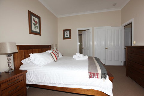 House On The Hill Bed And Breakfast - Tourism Search 34