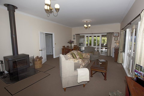 House On The Hill Bed And Breakfast - Tourism Search 43