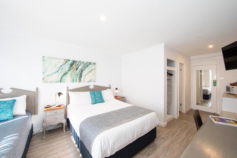 New England Motor Lodge - Tourism Search 1