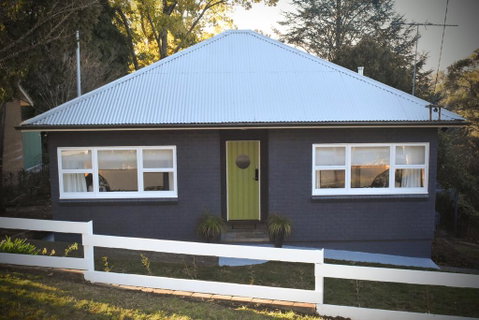NEW Winston Cottage Leura Views & Location - Tourism Search 0
