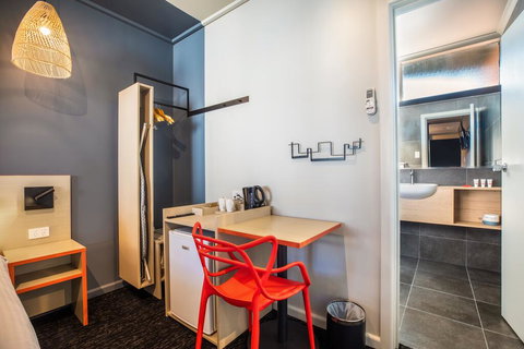 Nightcap At Monash Hotel - Tourism Search 3