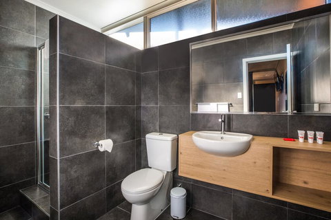 Nightcap At Monash Hotel - Tourism Search 1