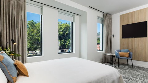Oaks Cairns Hotel - Tourism Search 2