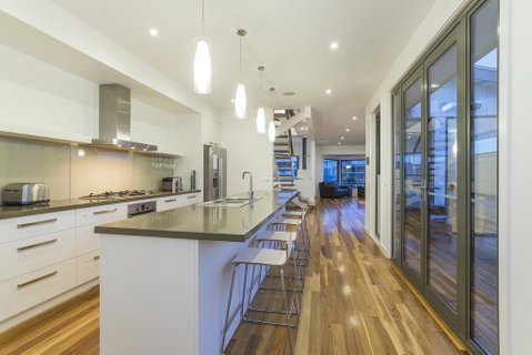 Ocean View: Luxury Beachfront - Tourism Search 3