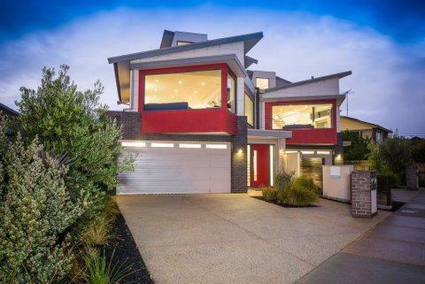 Ocean View: Luxury Beachfront - Tourism Search 0