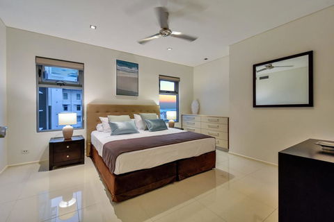 Oceana Darwin Central Oceanfront 3 Bedroom 2 Lounge Room Pool Gym Tennis Court Sleeps 9 - Tourism Search 1