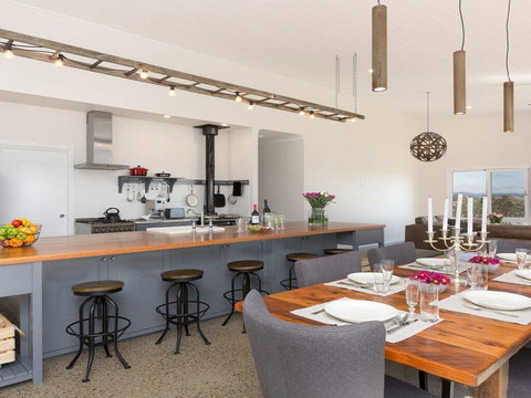 On A Hill - Modern Country Home Near Braidwood - Tourism Search 0