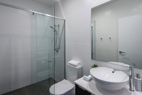 Oxford Steps - Executive 2BR Bulimba Apartment Across From The Park On Oxford St - Tourism Search 3