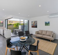 Oxford Steps - Executive 2BR Bulimba Apartment Across from the Park on Oxford St - Tourism Search