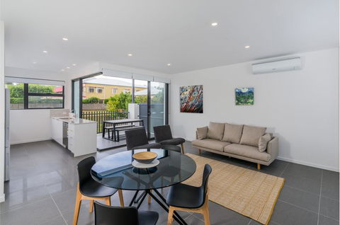 Oxford Steps - Executive 2BR Bulimba Apartment Across From The Park On Oxford St - Tourism Search 0
