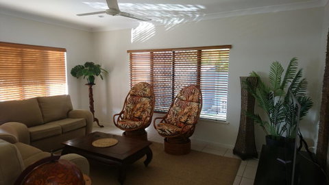 Palm Lakeside Holiday Home - Bowen, Whitsundays, Queensland - Tourism Search 2