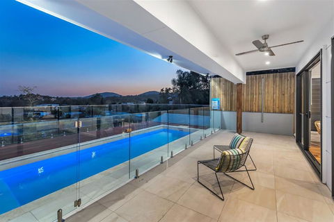 Panoramic Views Villa Birdwood Terrace 4 Bedroms - Toowong - Tourism Search 0