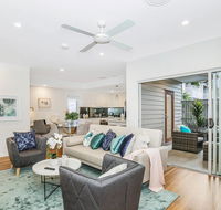 Park Avenue Townhouse Retreat Brisbane Sleeps 10 - Tourism Search
