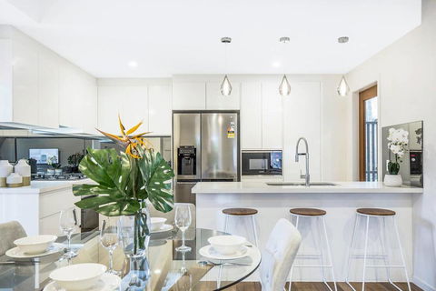 Park Avenue Townhouse Retreat Brisbane Sleeps 10 - Tourism Search 1