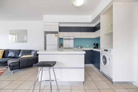 Peaceful 1 Bedroom Apartment With Parking - Tourism Search 2