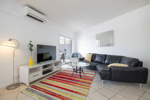 Peaceful 1 Bedroom Apartment With Parking - Tourism Search 0