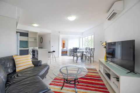 Peaceful 1 Bedroom Apartment With Parking - Tourism Search 1
