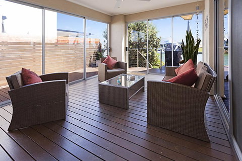 Pelican Landing - Stunning Lake King Views - Tourism Search 3